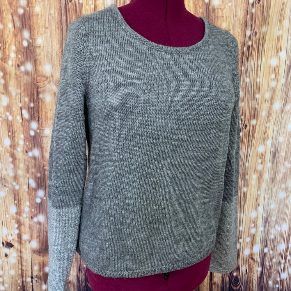 Outback Red sweater large grey cool design on back